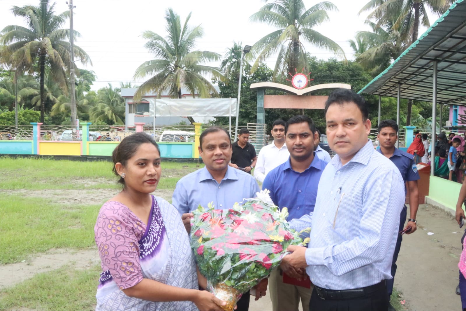 বিভাগীয় কমিশনার চট্টগ্রাম স্যারের স্কুল পরিদর্শন 
